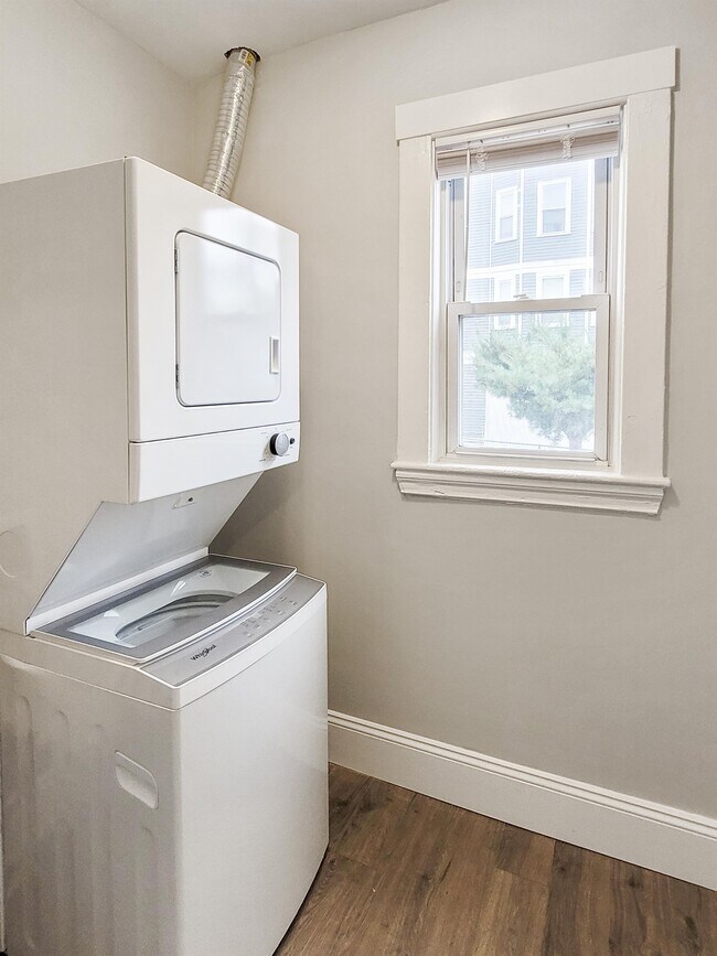 108 Callender St, Unit 1 in Boston, MA - Building Photo - Building Photo