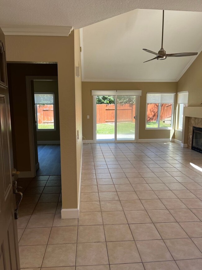 1212 Woodview Dr in Oceanside, CA - Building Photo - Building Photo