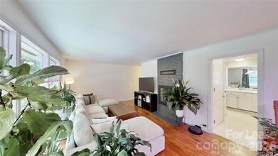 1136 E Woodlawn Rd in Charlotte, NC - Building Photo - Building Photo