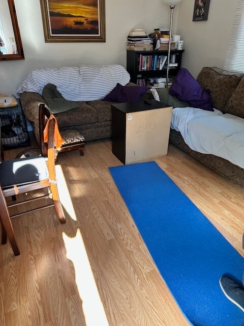 646 Admirals Rd in Victoria, BC - Building Photo - Building Photo