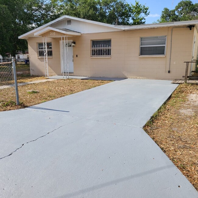 property at 705 W 2nd St