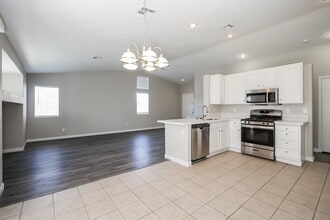 6675 Montezuma Castle Ln in North Las Vegas, NV - Building Photo - Building Photo