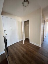 190 1st St, Unit 5B in Mineola, NY - Building Photo - Building Photo