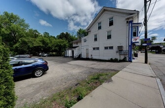 49 W Main St in Sprague, CT - Building Photo - Building Photo