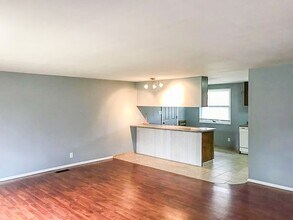 1000 W Cowing Dr in Muncie, IN - Building Photo - Building Photo