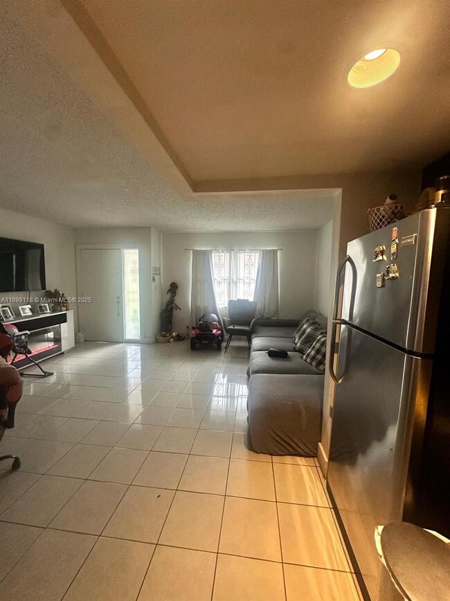 5875 W 20th Ave in Hialeah, FL - Building Photo - Building Photo
