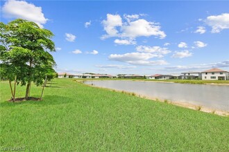 11305 Shady Blossom Dr in Ft. Myers, FL - Foto de edificio - Building Photo