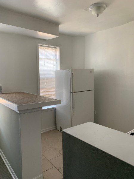 1131 W Cross St photo'