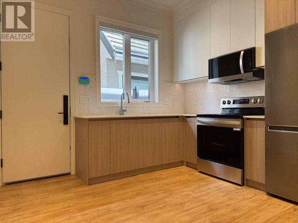 4920 Larkspur Ave in Richmond, BC - Building Photo