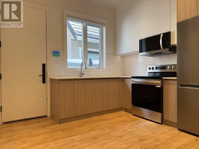 property at 4920 Larkspur Ave