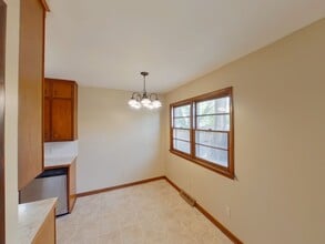 2321 W Sunnybrook St in Wichita, KS - Building Photo - Building Photo