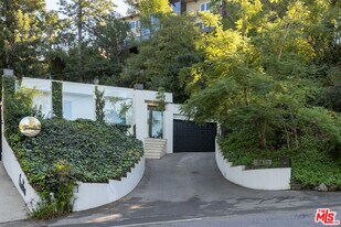 7473 Mulholland Dr in Los Angeles, CA - Building Photo
