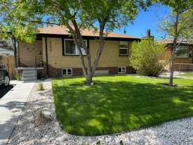 525 Perry St in Denver, CO - Building Photo