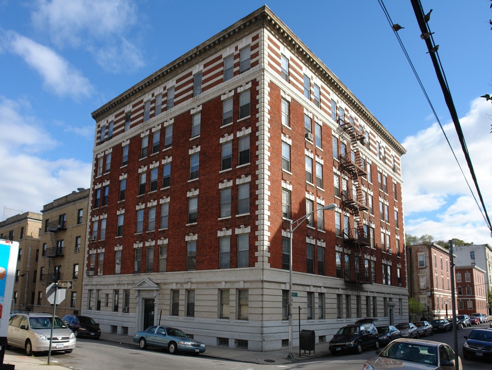 92 Hamilton Ave in Yonkers, NY - Building Photo