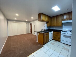 02943 in Oakland, CA - Building Photo - Interior Photo