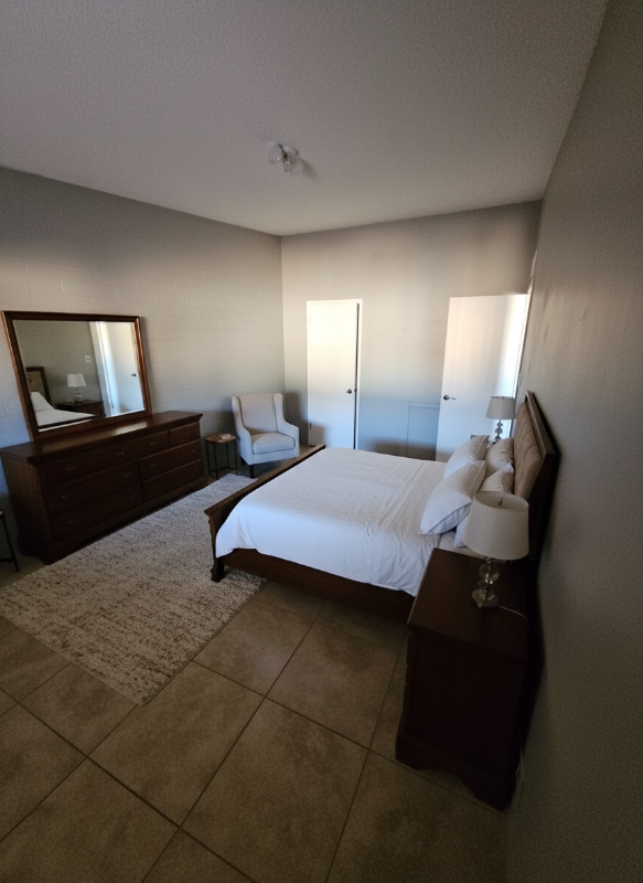 1745 E Broadway Rd in Mesa, AZ - Foto de edificio - Building Photo