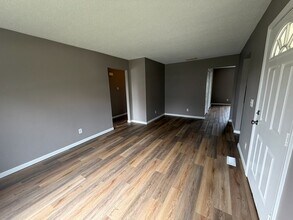 621 Goldenview Dr in Champaign, IL - Building Photo - Building Photo