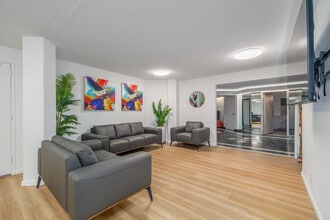 Plaza Point Apartments in Kansas City, MO - Foto de edificio - Interior Photo