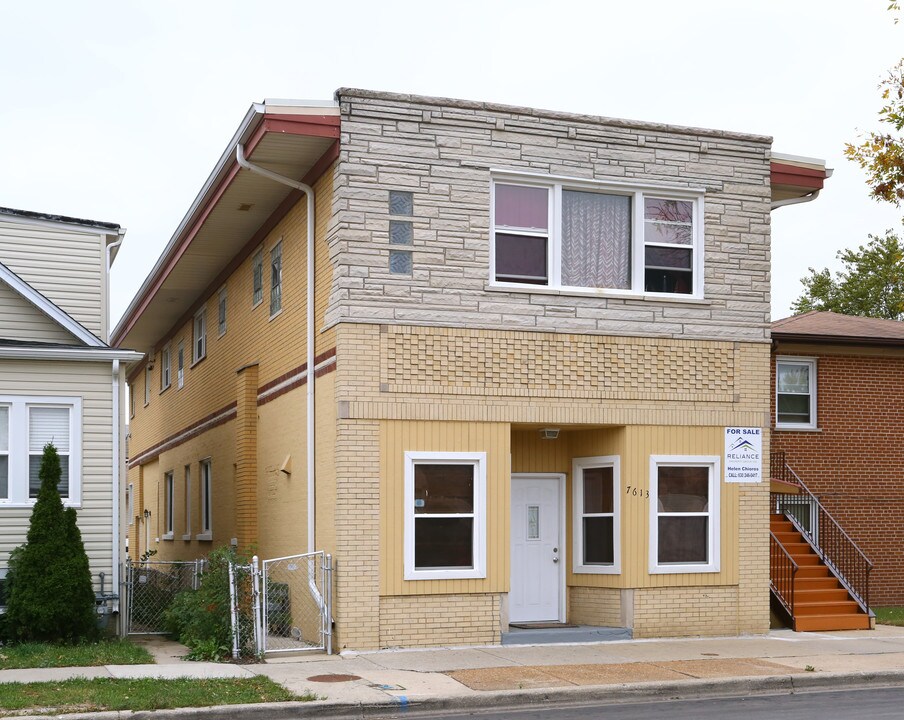 7613 W Fullerton Ave in Elmwood Park, IL - Building Photo