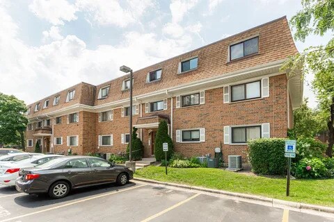 4132 Cove Ln in Glenview, IL - Building Photo