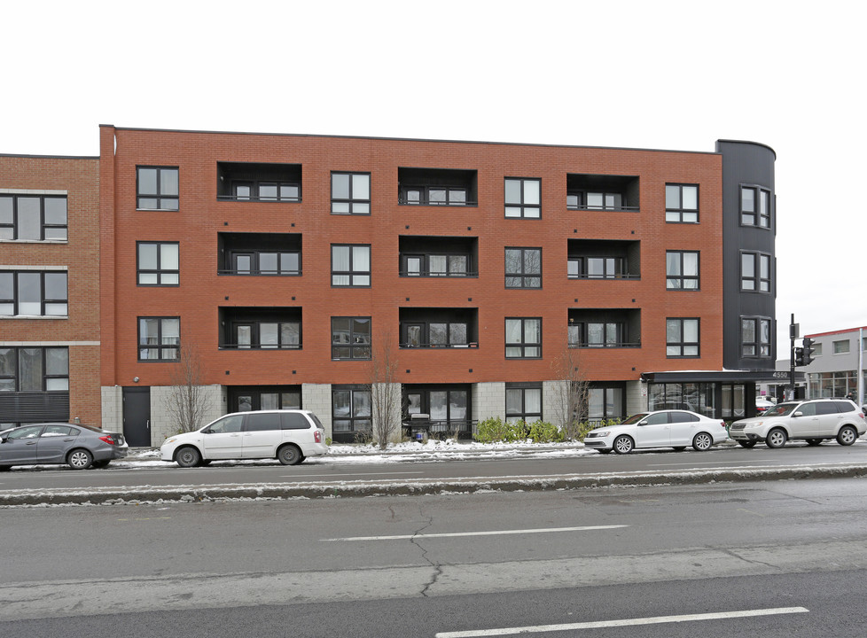 4560 Hochelaga in Montréal, QC - Building Photo