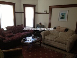 270 Harvard St-Unit -2 in Medford, MA - Foto de edificio - Building Photo