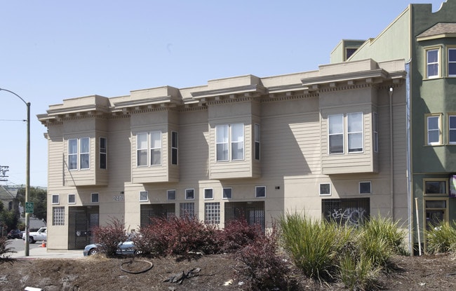 2401 San Pablo Ave in Oakland, CA - Building Photo - Building Photo