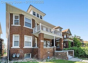 1045 Casgrain St in Detroit, MI - Building Photo - Building Photo