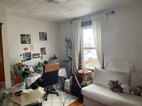 25 Montgomery St, Unit 2 in Cambridge, MA - Foto de edificio - Building Photo