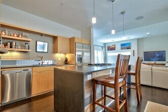 5205 Capitol Ave in Dallas, TX - Building Photo - Building Photo