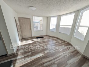 725 Edith Blvd SE in Albuquerque, NM - Building Photo - Building Photo