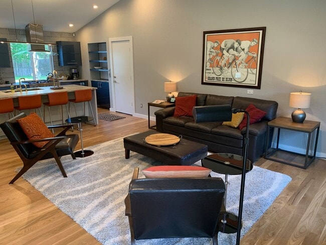 property at 650 W Chestnut Ct