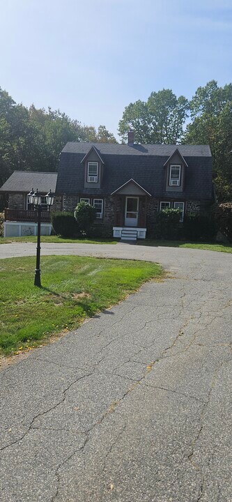 143 Pollard St in North Billerica, MA - Building Photo