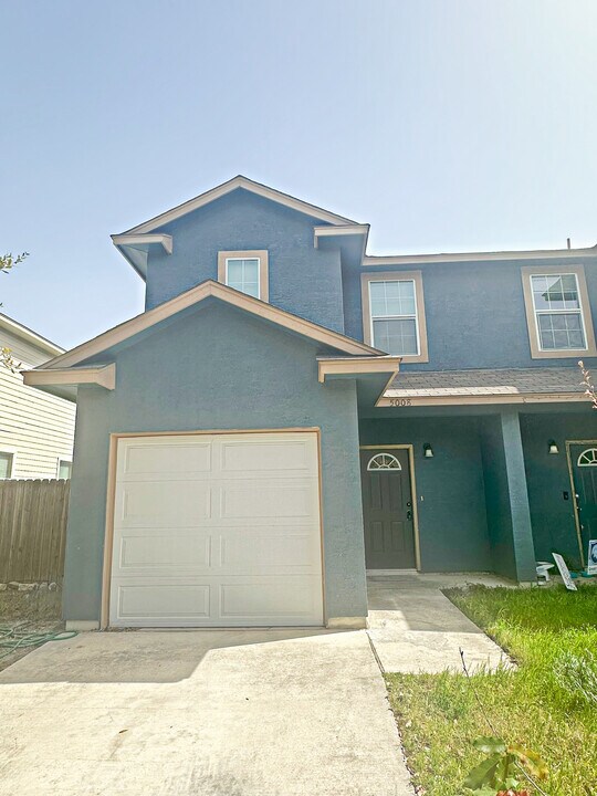 5008 Stowers Blvd in San Antonio, TX - Building Photo