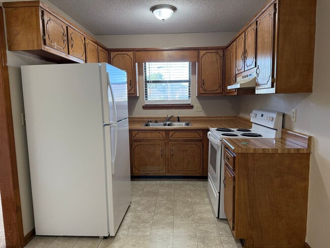 102 Pete Jones Dr in Richlands, NC - Building Photo - Building Photo