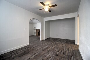 1004 NE 19th St in Oklahoma City, OK - Building Photo