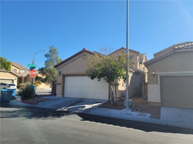 8930 Partridge Hill St in Las Vegas, NV - Foto de edificio - Building Photo