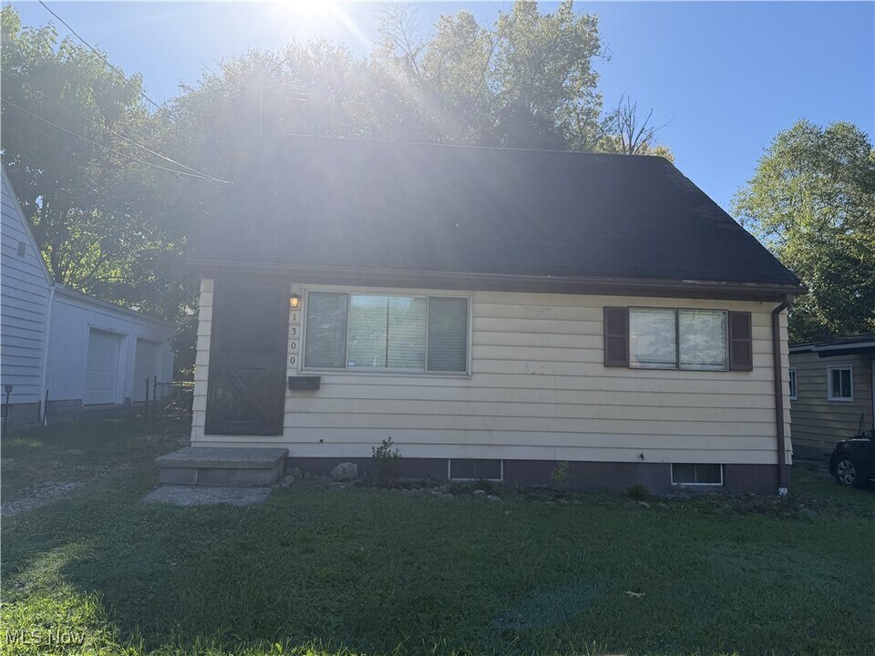 1300 Hazel St in Akron, OH - Building Photo