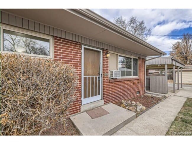 property at 4587 E Yale Ave