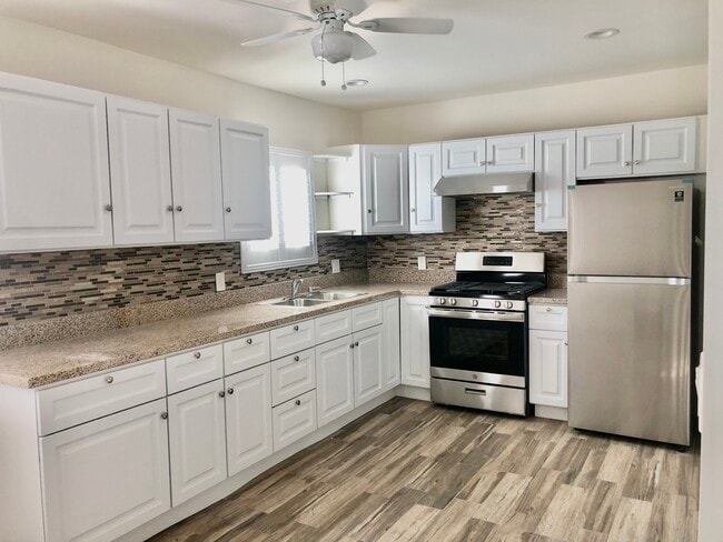 11341 Cohasset St, Unit Cozy Guest House