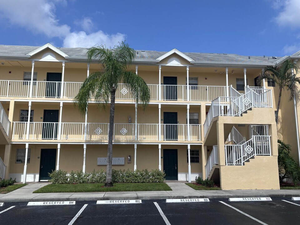 6324 La Costa Dr in Boca Raton, FL - Building Photo