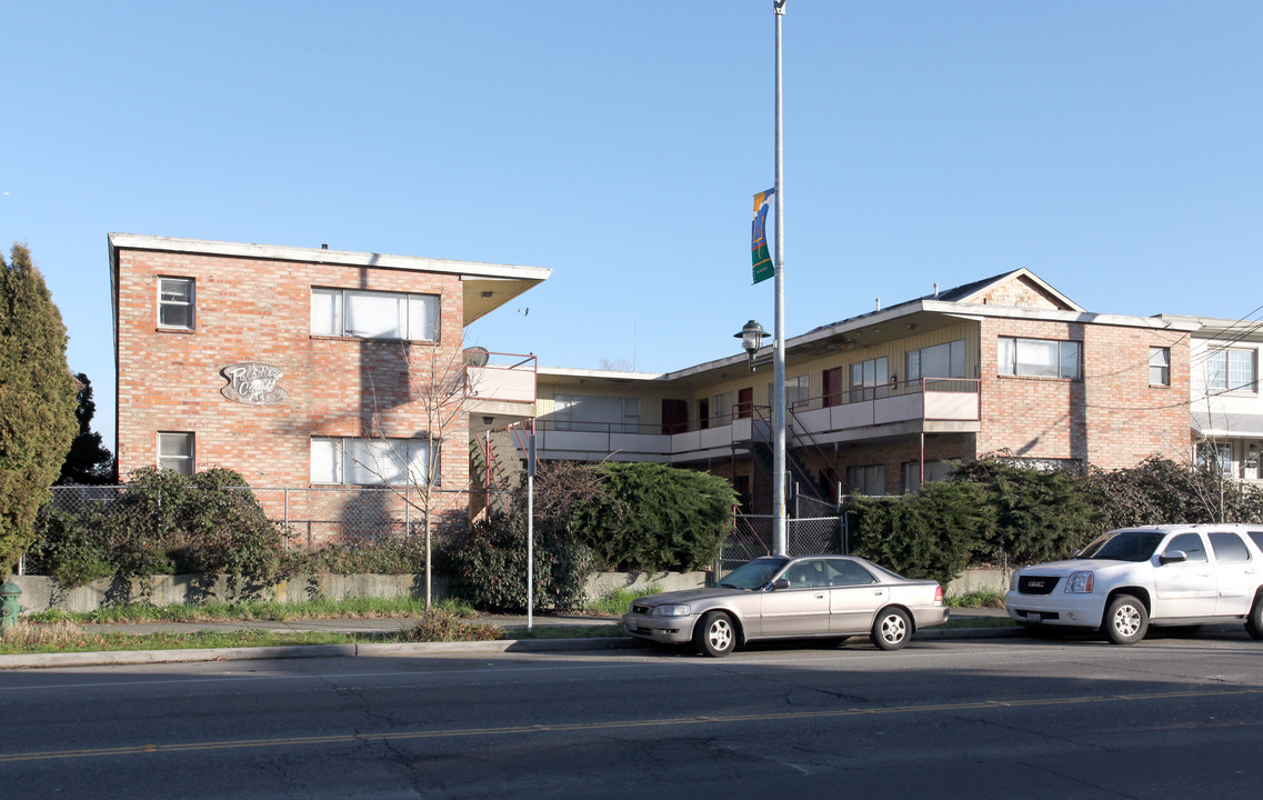 Paradise Court in Seattle, WA - Building Photo