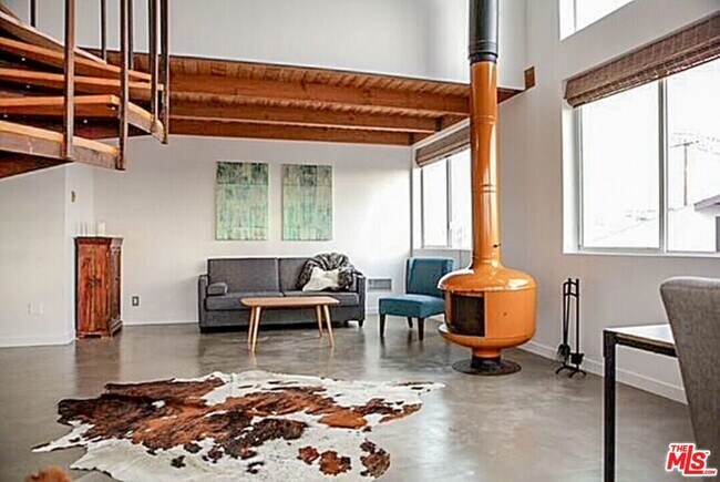property at 100 S Venice Blvd