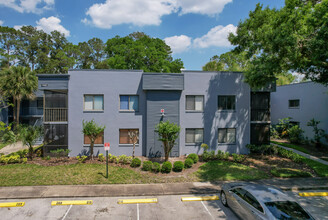 Lakeview Condominiums in Orlando, FL - Foto de edificio - Building Photo