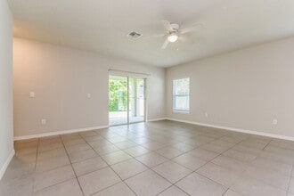 348 Colony Ct in Poinciana, FL - Building Photo - Building Photo