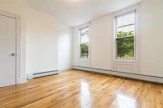 254 Van Horne St in Jersey City, NJ - Building Photo - Interior Photo