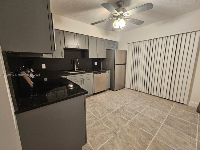 3490 Atlanta St in Hollywood, FL - Building Photo - Building Photo