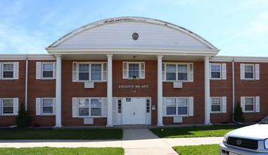 Executive Inn Apartments in Racine, WI - Building Photo - Building Photo