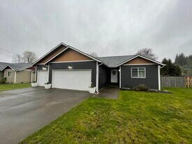 627 N 3rd St in Elma, WA - Building Photo