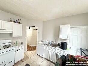 17 Cawfield St, Unit 1 in Boston, MA - Building Photo - Building Photo